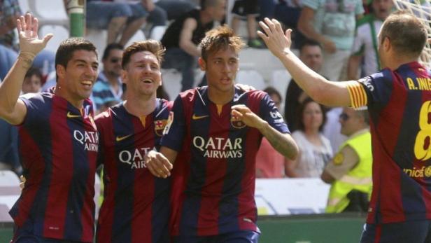 Trio Infernal: Barça-Regisseur Iniesta (re.) gratuliert den Tor-Giganten Suárez, Messi und Neymar (v. li.).