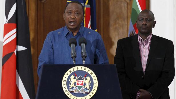 Kenias Präsident Uhuru Kenyatta (li) und sein Vize William Ruto