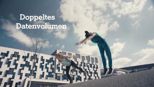 Im neuen &quot;A1 Go&quot;-Spot versinnbildlichen professionelle Parkour-Athleten die Produktvorzüge Schnelligkeit und Unabhängigkeit