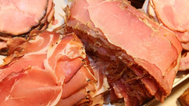 Herrlich rosafarben liegt es zum Verzehr bereit: Für den Klimaschutz auf Fleisch verzichten?