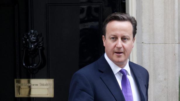 David Cameron vor der Tür des Schatzamtes in London.