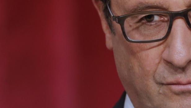 Frankreichs PräsidentFrançois Hollande kündigt Luftangriff auf IS-Stellungen an