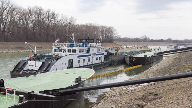 Ölhafen Lobau.