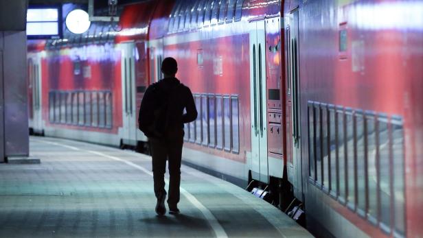 Es ist der achte Ausstand im laufenden Tarifkonflikt und mit fast sechs Tagen Dauer der längste seit Gründung der Deutschen Bahn 1994.
