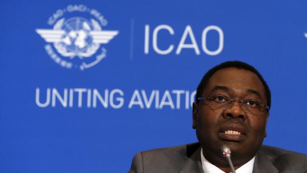 ICAO Präsident Olumuyiwa Benard Aliu bei der Pressekonferenz in Montreal