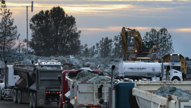 US-THOUSANDS-EVACUATED-NEAR-OROVILLE-DAM-AS-SPILLW