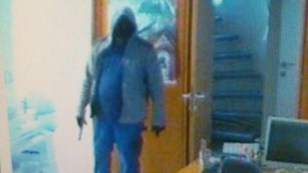 Bankräuber mit Bierbauch und Pistole verübte brutalen Überfall auf bank in kemmelbach