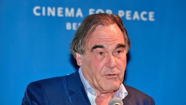 Oliver Stone bei einer Veranstaltung von „Cinema for Peace“.