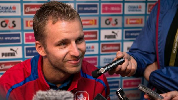 EPAepa03262702 Czech national soccer team player Michal Kadlec during a press conference following a training session in Wroclaw, Poland, 13 June 2012. The Czech Republic will face Poland in a Group A soccer match of the UEFA EURO 2012 soccer championship Kadlec: "Wer hätte das gedacht"