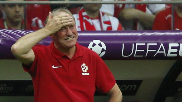 Ein frustrierter Trainer der polnischen Nationalmannschaft während eines UEFA-Spiels.