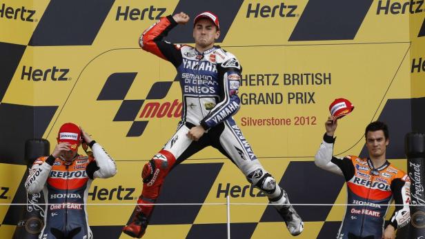 Jorge Lorenzo feiert seinen Sieg beim Hertz British Grand Prix in Silverstone 2012.