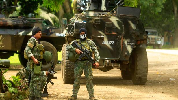 Philippinische Soldaten werden zum Schutz von Touristen eingesetzt