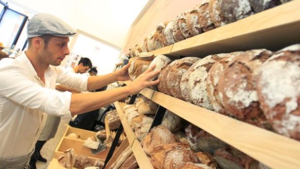 Kulturtechniken wie Brotbacken mit alten Roggensorten gehen durch die industrielle Produktion verloren. „Und die heimische Bürokratie fördert das auch noch“, sagt Josef Weghaupt, Österreichs hipster Bäcker