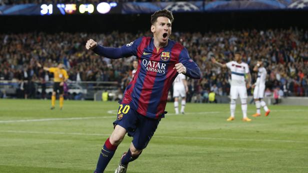 Lionel Messi jubelt auf dem Fußballfeld.