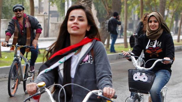 Marina Jaber auf ihrem Fahrrad