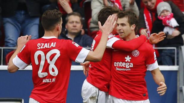 Ivanschitz of FSV Mainz 05 celebrates after scori