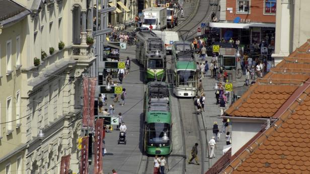 Nadelöhr Innenstadt: Sämtliche Straßenbahnen müssen hier durch. Eine Ausweichroute ist geplant, doch es hapert an der Finanzierung.