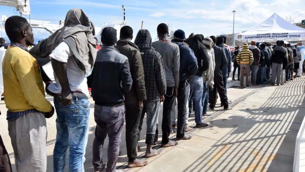 Flüchtlinge: Italien fürchtet neue Routen und Rekordjahr