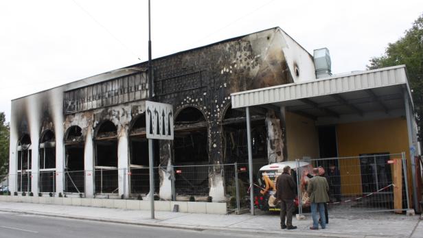 Auf diesen prominenten Saunaclub in Wien wurden insgesamt drei Brandanschläge sowie eine Bitumenattacke verübt.