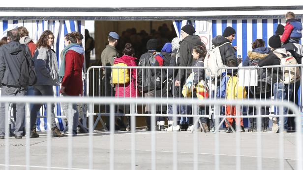 Zig-Tausende Flüchtlinge kamen seit 2015 nach Österreich. Allmählich finden sie Jobs