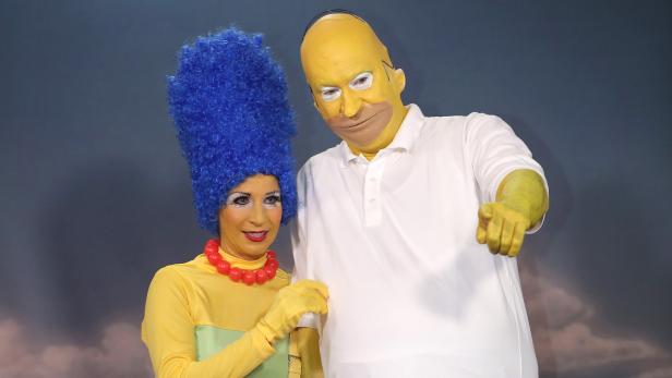 Markus Söder (CSU) und seine Frau Karin als Homer und Marge Simpson.