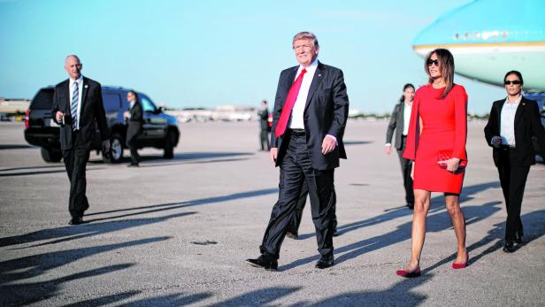 Wochenendbeziehung: Melania holt Donald am Flughafen ab
