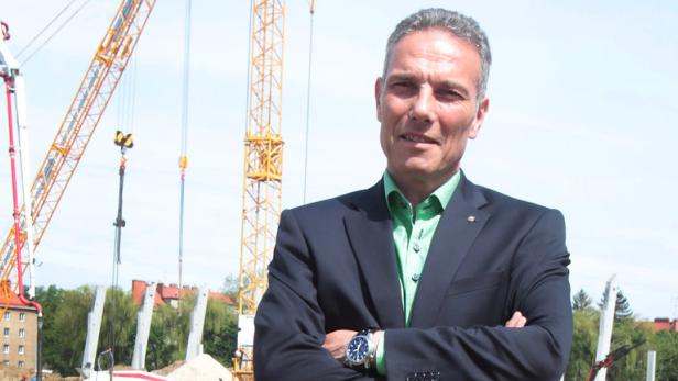 Grün-weißes Jahrhundertprojekt: Rapids Präsident Michael Krammer auf der Baustelle des 53 Millionen teuren Allianz-Stadions in Hütteldorf.