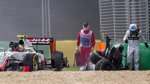 Der Crash von Melbourne hat Folgen für Alonso.