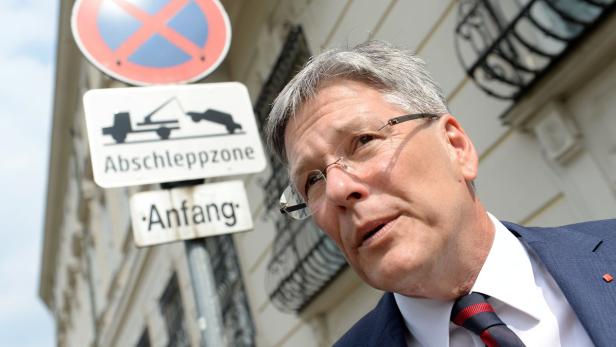 Kärntens SPÖ-Landeschef Peter Kaiser will Notkredit und Haftungsfrage strikt getrennt behandeln: Er fürchtet „Zukunftsamputation“.
