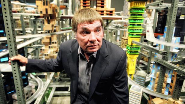 Chris Burden vor „Metropolis“, dem Modell einer imaginären Stadt.