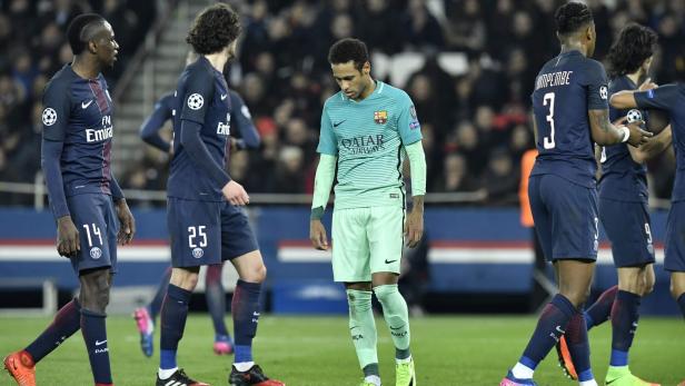 Neymar (Mi.) war in Paris untergetaucht.