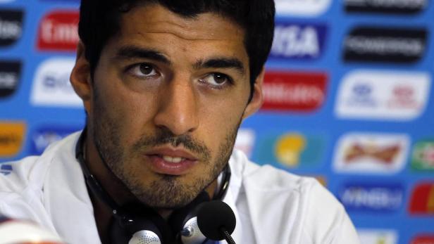 Luis Suárez bei einer Pressekonferenz.
