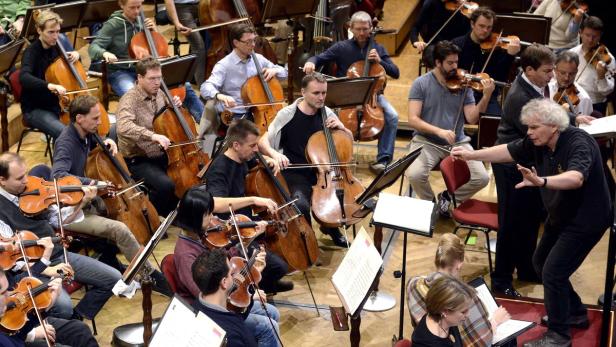 Sir Simon Rattle mit den Berliner Philharmonikern.