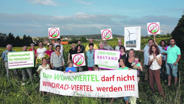 Dutzende Bewohner aus Hötzelsdorf bei Geras im Bezirk Horn bekämpfen Windräder, die näher als 2000 Meter zur Siedlung stehen sollen.