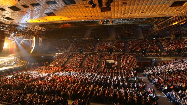 Für die Adaptierung der Stadthalle nimmt die Stadt 8,9 Millionen Euro in die Hand. In der Halle D werden 13.500 Fans Platz finden.