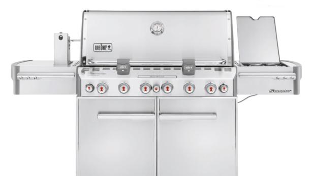Der Gasgrill „Summit S-670“ von Weber wird von sechs Brennern beheizt und ist mit einem Drehspieß mit Elektroantrieb ausgestattet. Um € 3890,– bei Grillothek, Leopoldstraße 26, 3400 Klosterneuburg, Tel. 02243/211 06