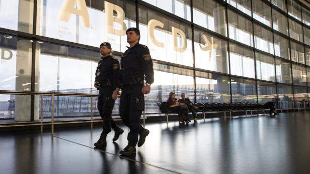 Nach den Anschlägen wurde die Sicherheit am Flughafen erhöht.