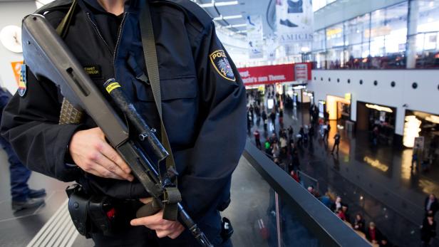 Erhöhte Alarmbereitschaft am Flughafen seit Brüssel-Attentaten.