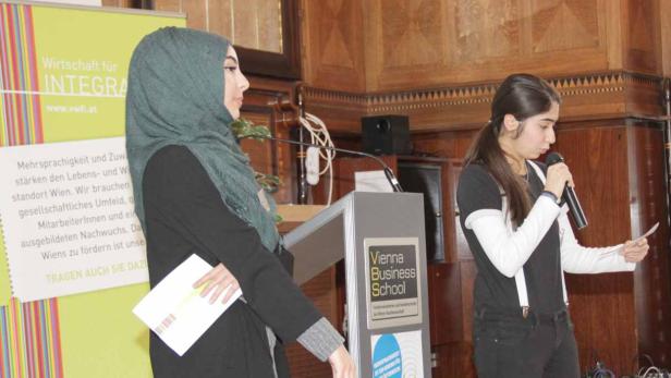 Moderiert wurde der erste Finaltag des achten mehrsprachigen Redebewerbs &quot;SAG&#039;S MULTI!&quot; von Sümeyra Aslan und Elif Duygu Şahan, Teilnehmerinnen - und Siegerinnen - im Vorjahr