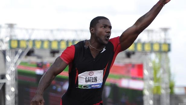 Justin Gatlin jubelt bei einem Leichtathletik-Wettkampf.