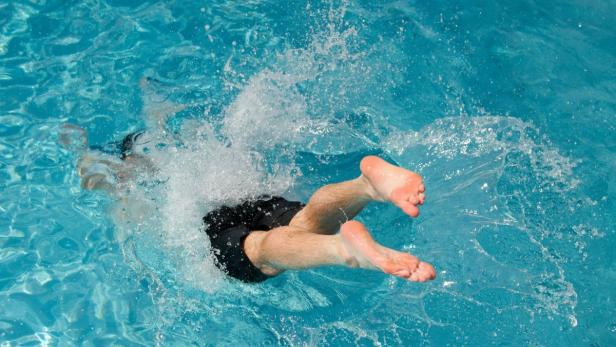 Sport im Wasser ist schonender für die Gelenke.