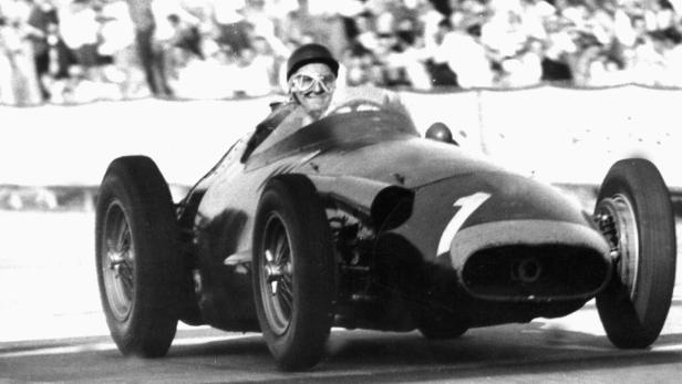 1957 holte Juan-Manuel Fangio nach zwei Siegen zum Saisonauftaktin Argentinien und Monaco am Ende des Jahres seinen fünften und letzten WM-Titel. In Frankreich und Deutschland holte er 1957 noch zwei Siege.