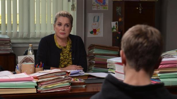 Eröffnungsfilm in Cannes: Catherine Deneuve als Jugendrichterin, die einem 15-Jährigen helfen will.