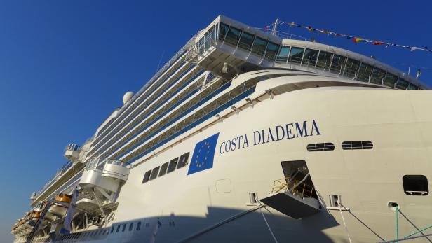 Schiff Costa Diadema kreuzt im Mittelmeer.