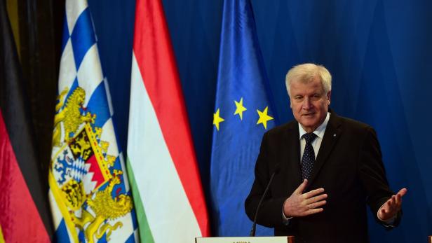 CSU-Chef Seehofer hält eine Rede beim Khol-Wahlkampf-Auftakt