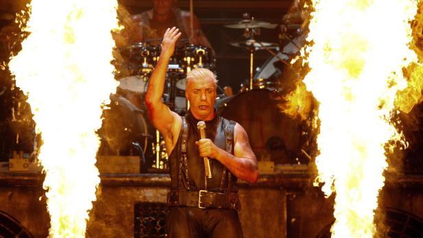 Rammstein (im Bild Sänger Till Lindemann) will Schadenersatz