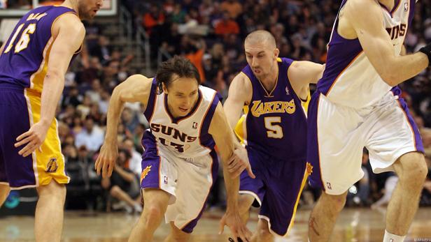 Basketballspieler Steve Nash im Spiel gegen die Los Angeles Lakers.