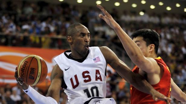 Kobe Bryant bei einem Basketballspiel gegen China bei den Olympischen Spielen 2008 in Peking.