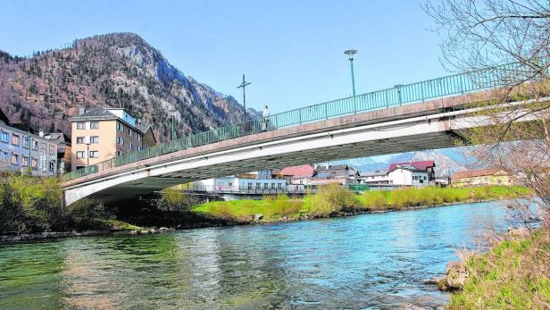 Die in den 1950er-Jahren erbaute Spannbetonbrücke ist auch ohne Verkehrsbelastung akut einsturzgefährdet