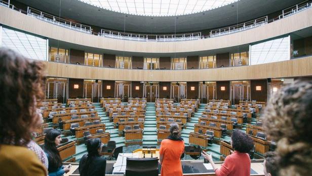 Jugendliche besuchen Zentrum der Gesetzes-Macht
